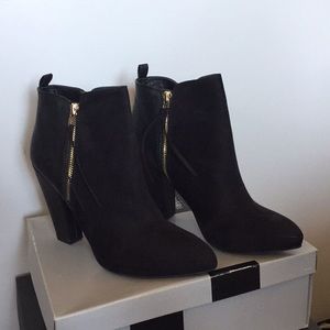 Black leather/suede combo booties